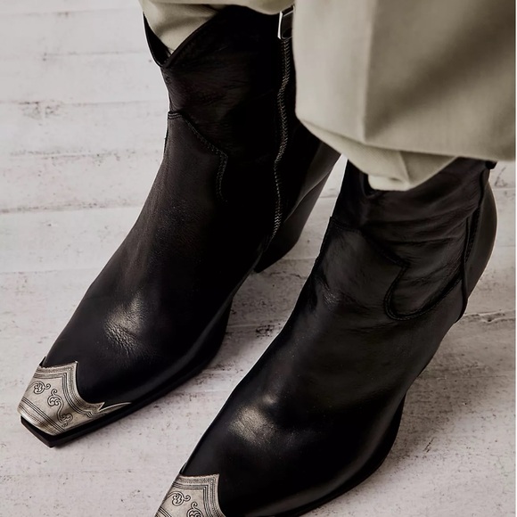 Free People Black Leather Ankle Boots - Picture 3 of 12